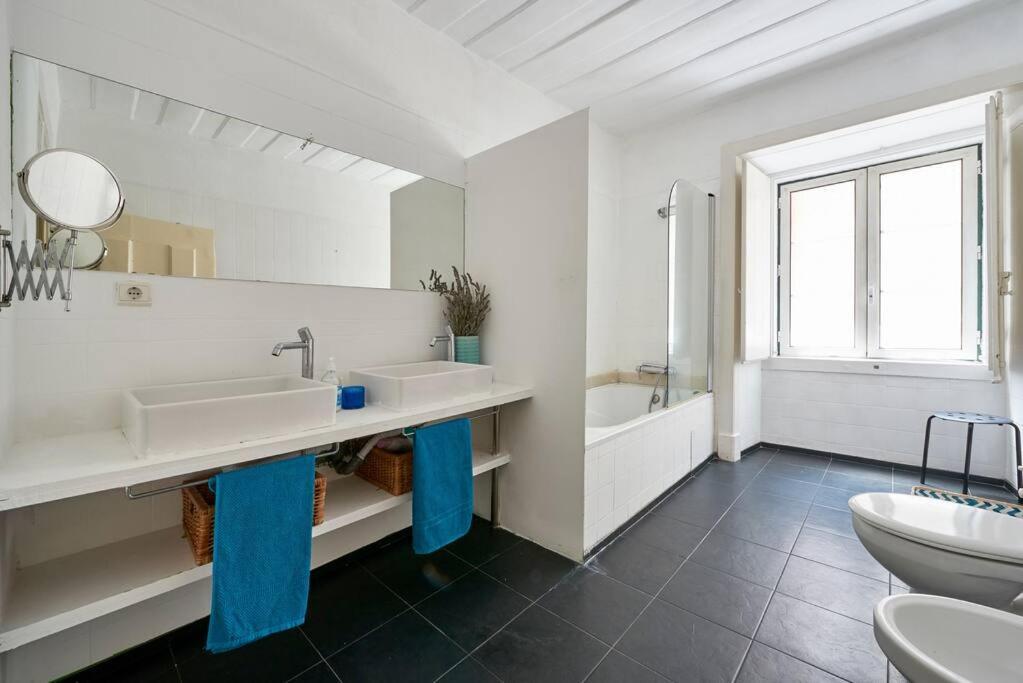 Stunning Apartment Near Chiado 리스본 외부 사진